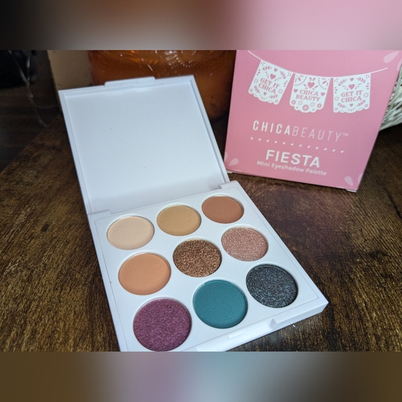 5/75$ CHICA BEAUTY Mini Fiesta Eyeshadow Palette - Picture 11 of 15
